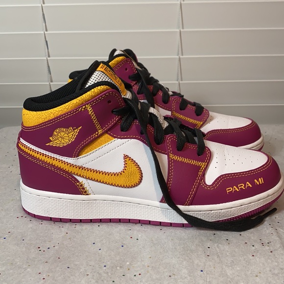 Nike Jordan “para mi familia”special edition boys size 6.5Y like new - Picture 3 of 12